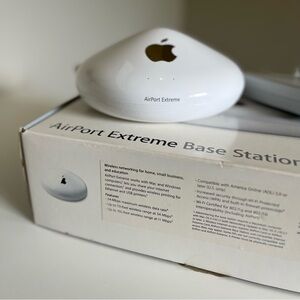 Apple AirPort Extreme base station
